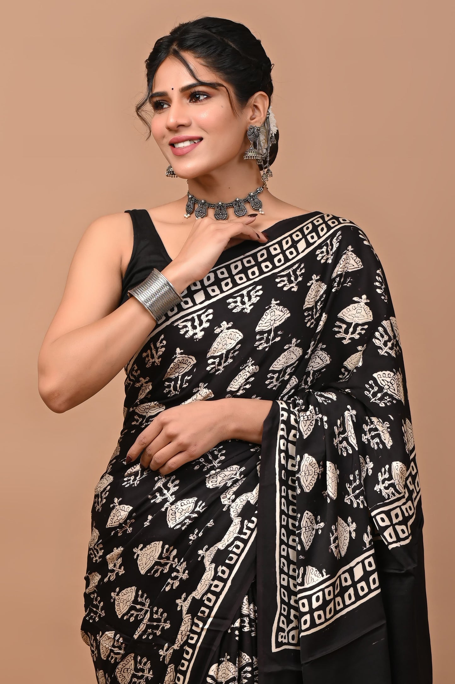 VOID ALL BLACK WHITE BUTA SAREE